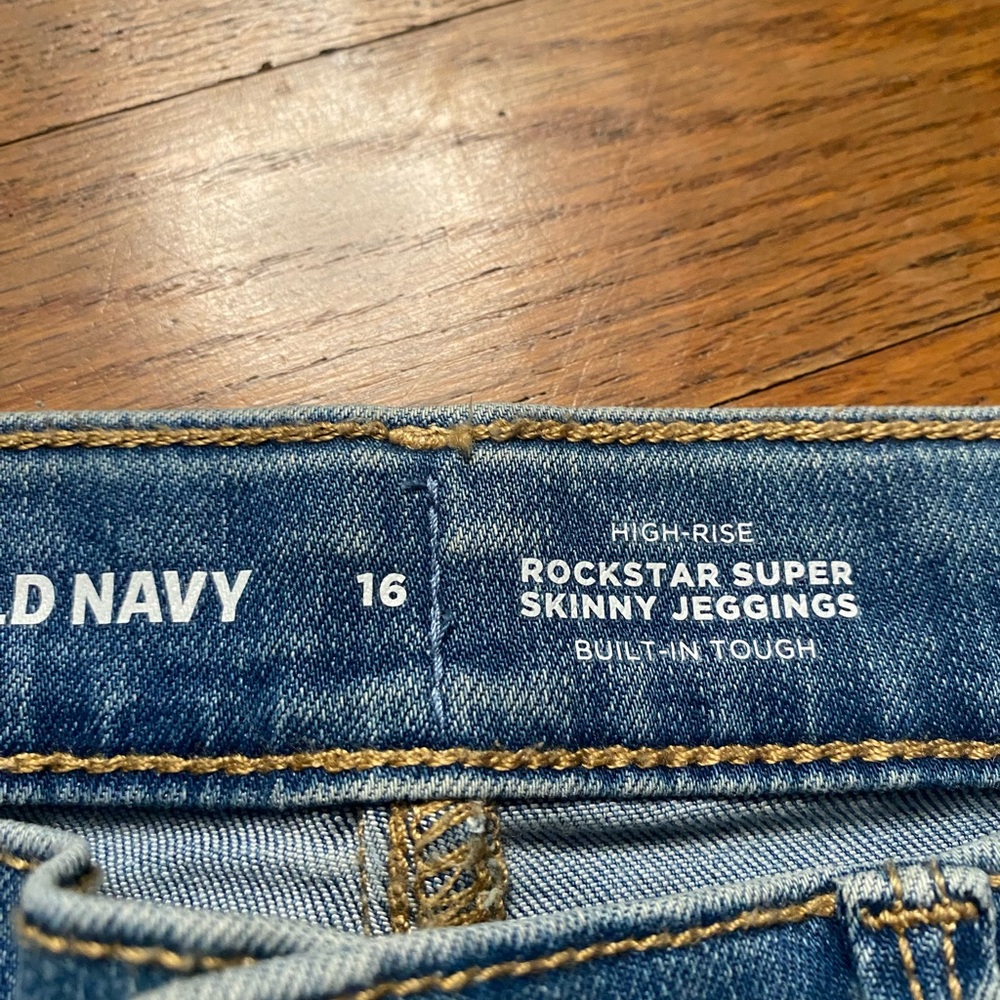 Old Navy Rockstar Super Skinny Jeggings Medium Wash Size 16- NWT - Picture 6 of 8